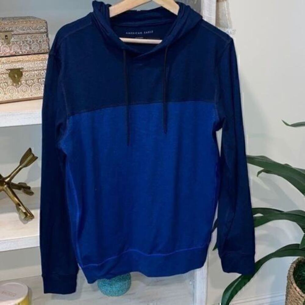 American Eagle blue and navy long sleeve hooded shirt size xsmall like new